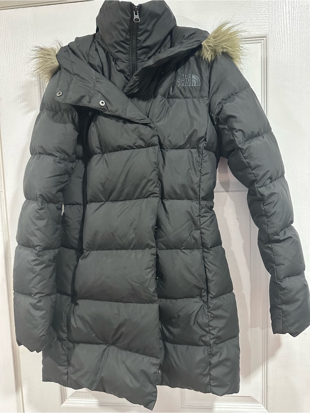 The North Face Black Womans Puffer Coat with Faux Fur Hood